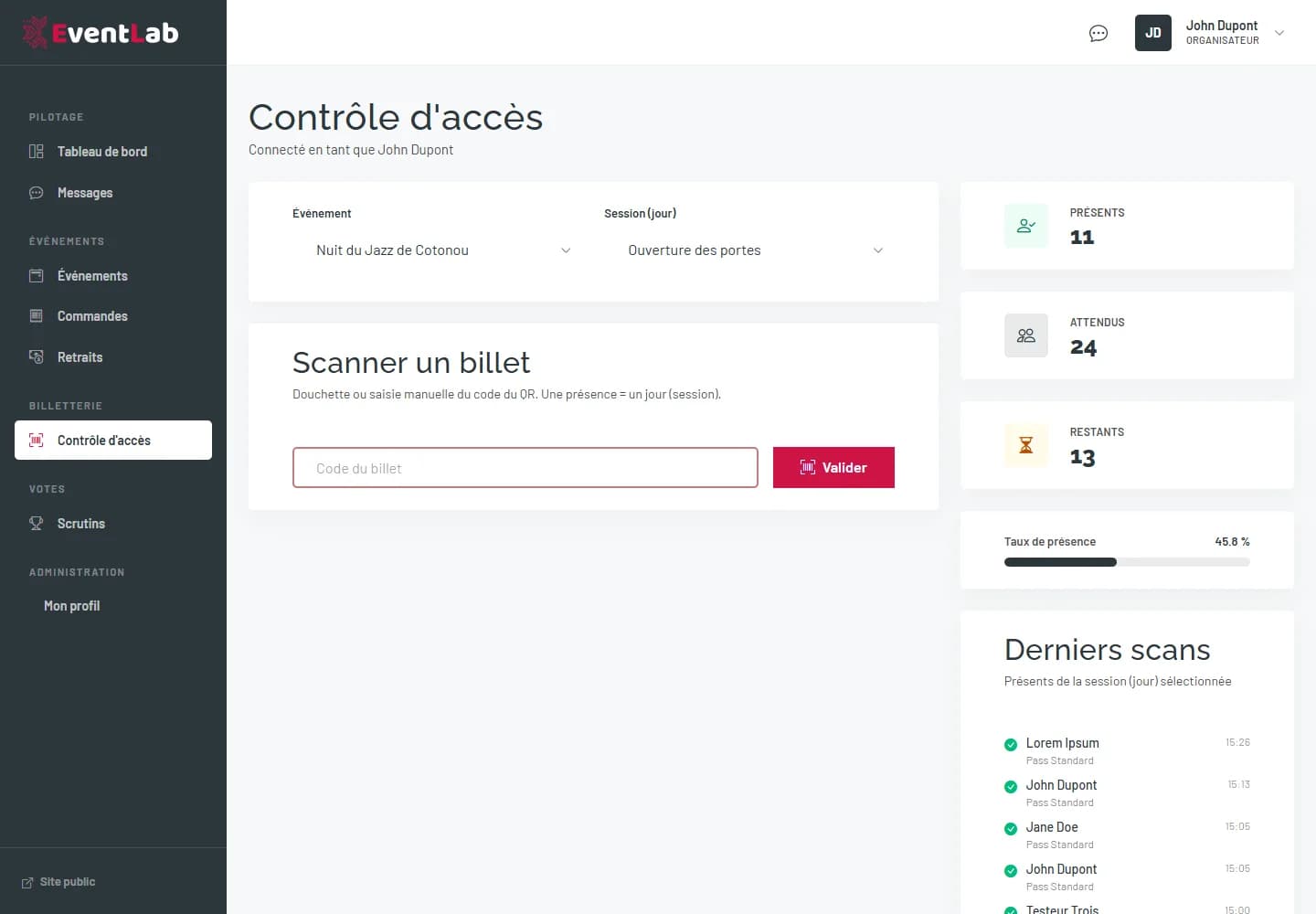 Écran de contrôle d'accès avec la sélection de l'événement et de la session, le champ Code du billet et les compteurs de présence