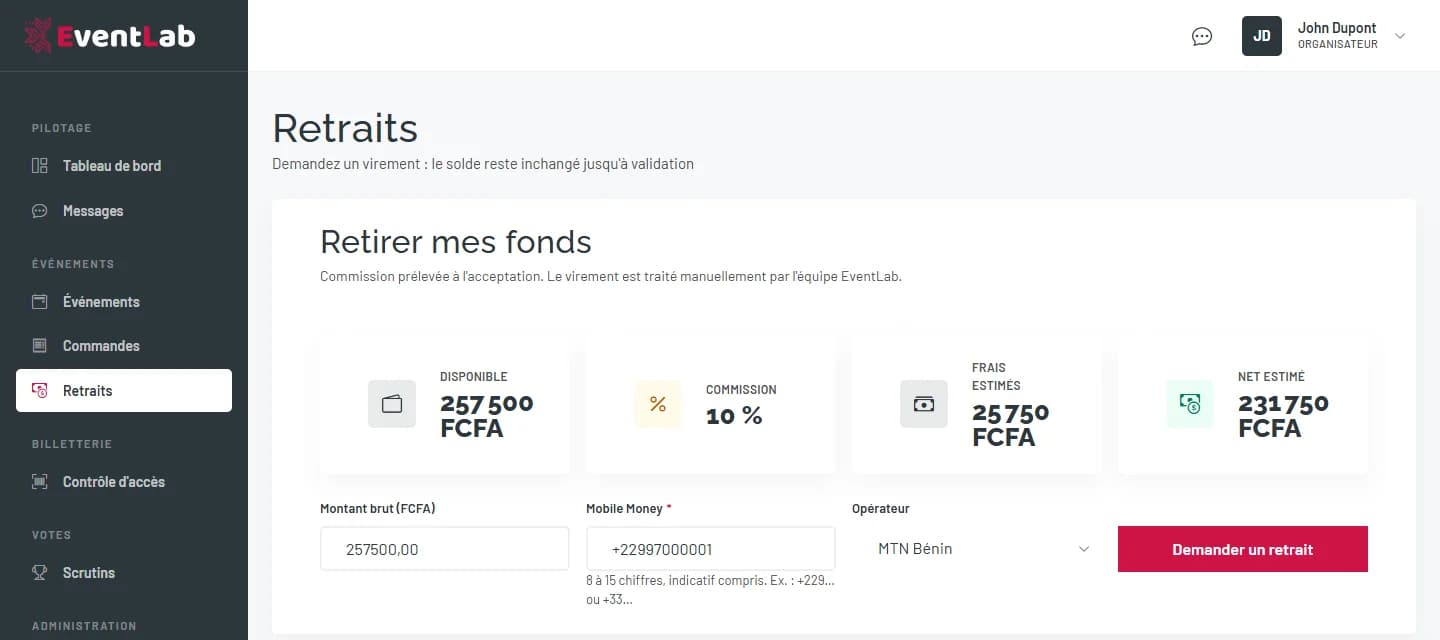Page Retraits avec le solde disponible, la commission, les frais estimés et le net estimé